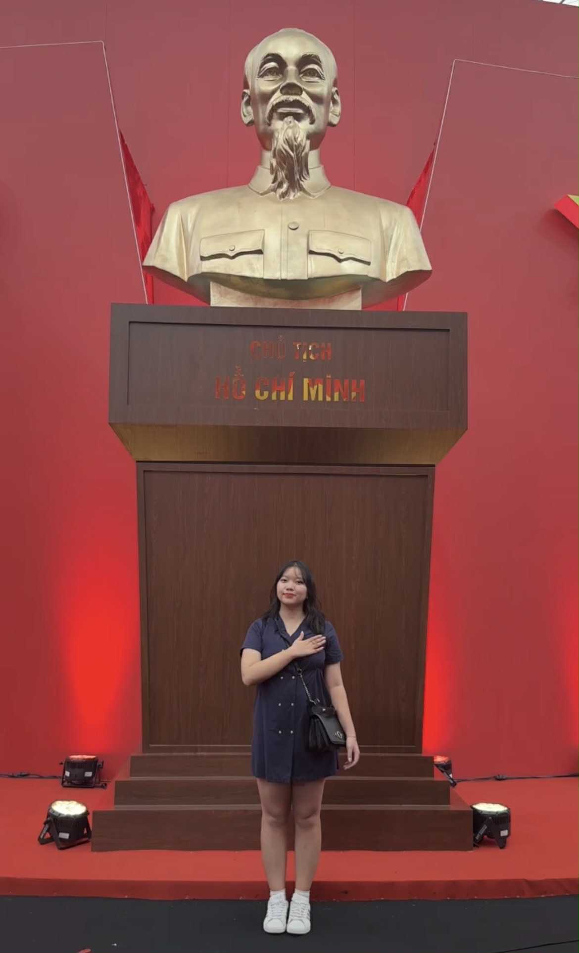 Lái ô tô từ Hải Phòng đi Hà Nội chơi lễ, gia đình 8 người chuẩn bị 80 triệu: "Tốn bao nhiêu tiền cũng không tiếc"- Ảnh 5.