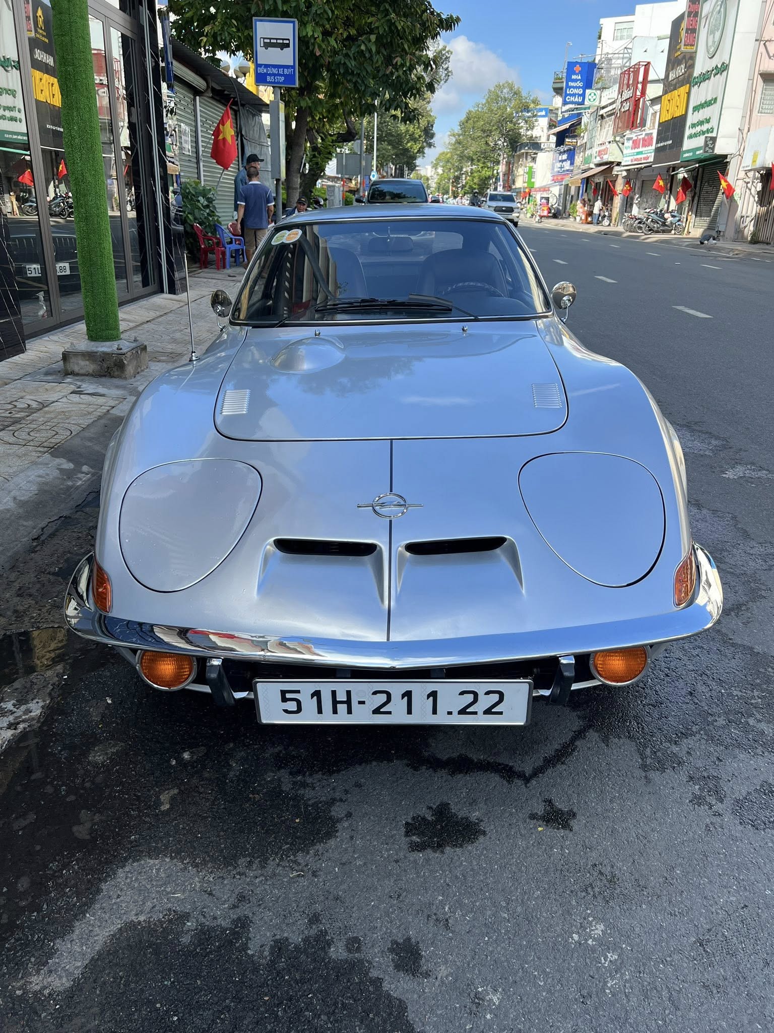 Opel GT màu bạc của ông Đặng Lê Nguyên Vũ lần đầu lộ diện: Thiết kế fastback nhưng không có cốp sau, cụm đèn trước là điểm đặc biệt- Ảnh 4. Opel GT màu bạc của ông Đặng Lê Nguyên Vũ lần đầu lộ diện: Thiết kế fastback nhưng không có cốp sau, cụm đèn trước là điểm đặc biệt- Ảnh 4.
