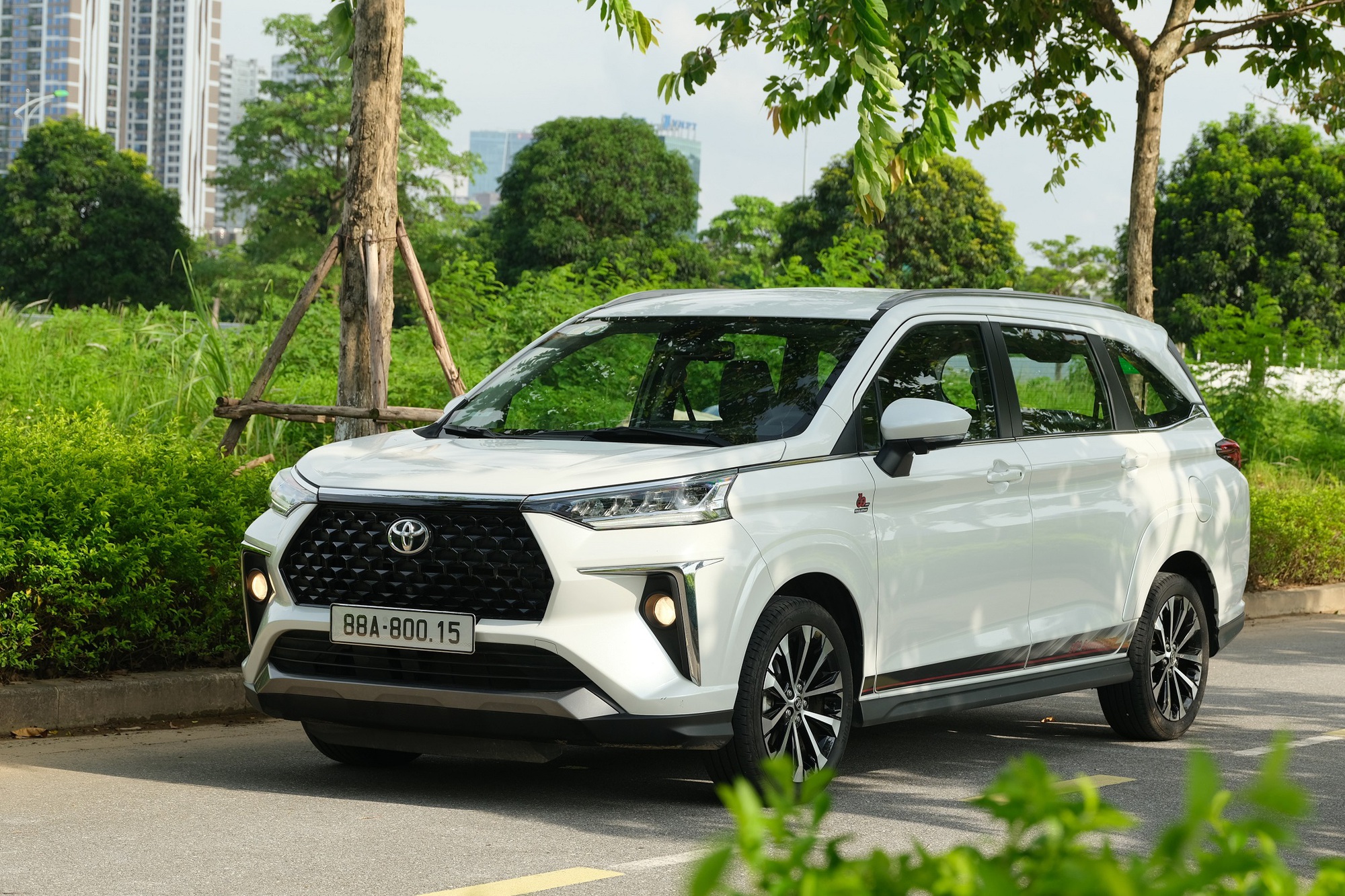 Toyota Việt Nam chơi lớn dịp 30 năm: Ra mắt Vios, Veloz Cross, Yaris Cross bản đặc biệt, giới hạn 1.000 chiếc, giá không đổi- Ảnh 2. Toyota Việt Nam chơi lớn dịp 30 năm: Ra mắt Vios, Veloz Cross, Yaris Cross bản đặc biệt, giới hạn 1.000 chiếc, giá không đổi- Ảnh 2.