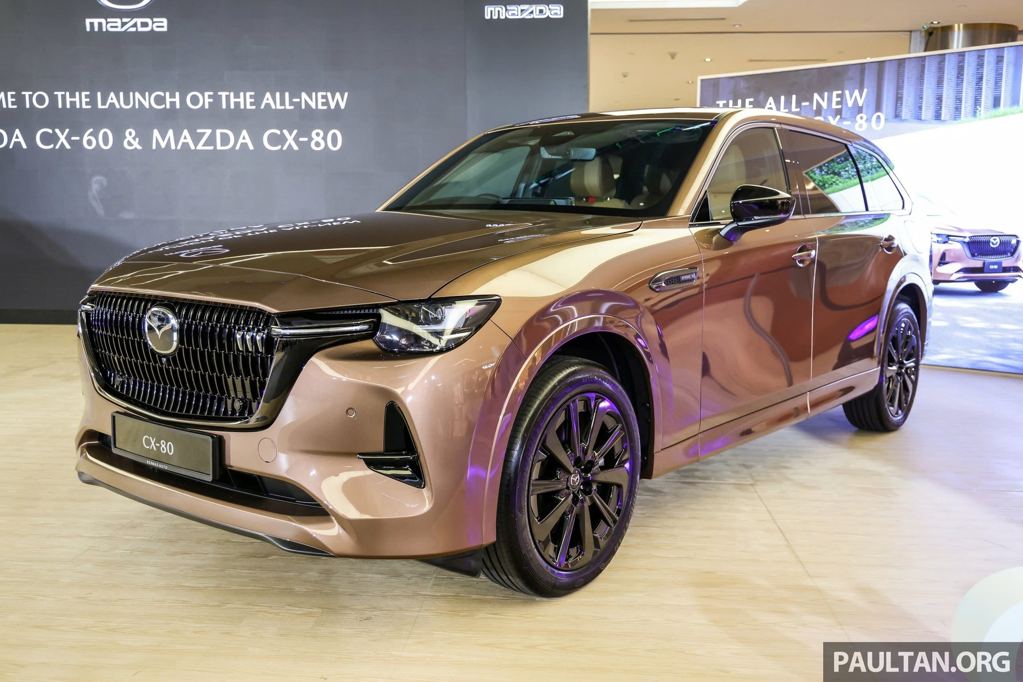 Mazda CX-80 có gì để người Việt chờ đợi: Động cơ 2.5L PHEV, đi 65km không cần xăng, 6 chỗ ngồi, giá quy đổi từ 2 tỷ đồng- Ảnh 2. Mazda CX-80 có gì để người Việt chờ đợi: Động cơ 2.5L PHEV, đi 65km không cần xăng, 6 chỗ ngồi, giá quy đổi từ 2 tỷ đồng- Ảnh 2.
