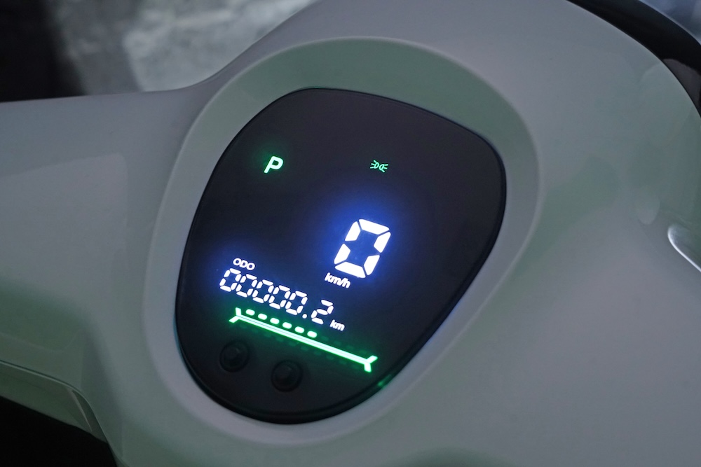 Xe máy điện 'chất' như Vespa: Đi 105 km/lần sạc, có thể lắp đến 2 pin, giá 43 triệu đồng- Ảnh 8.