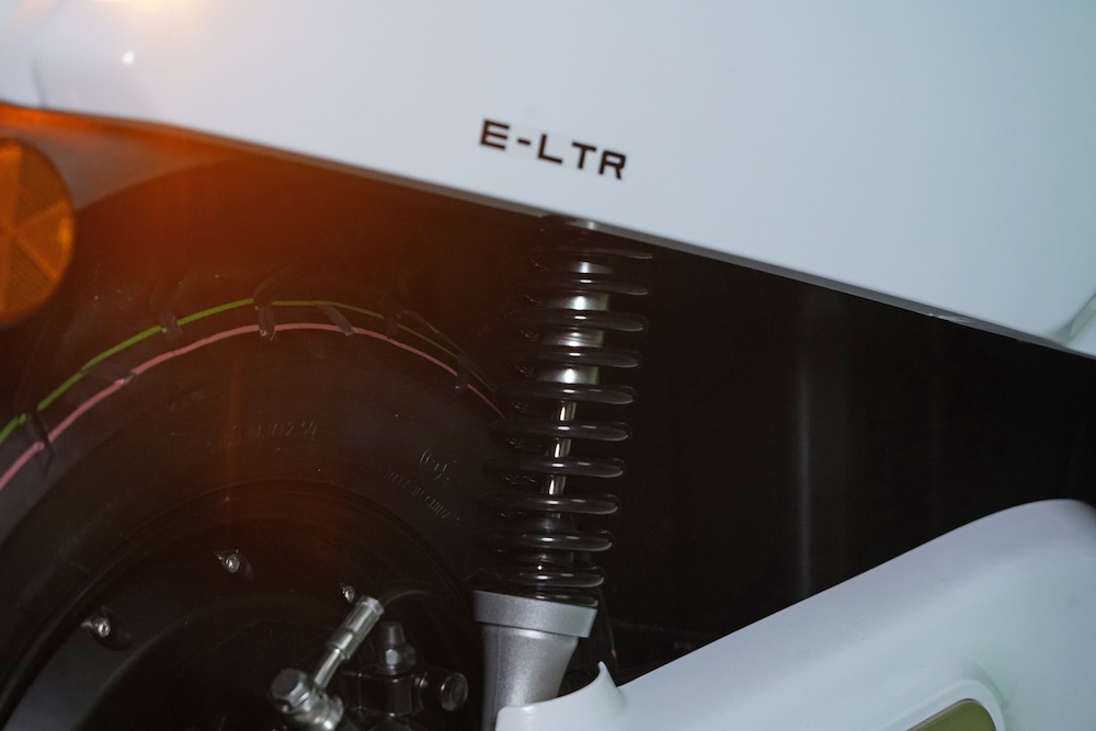 Xe máy điện 'chất' như Vespa: Đi 105 km/lần sạc, có thể lắp đến 2 pin, giá 43 triệu đồng- Ảnh 6.