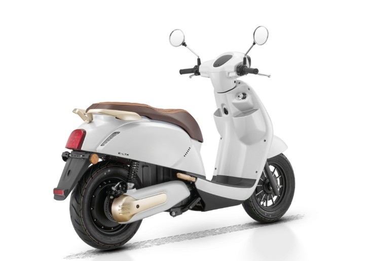 Xe máy điện 'chất' như Vespa: Đi 105 km/lần sạc, có thể lắp đến 2 pin, giá 43 triệu đồng- Ảnh 2.