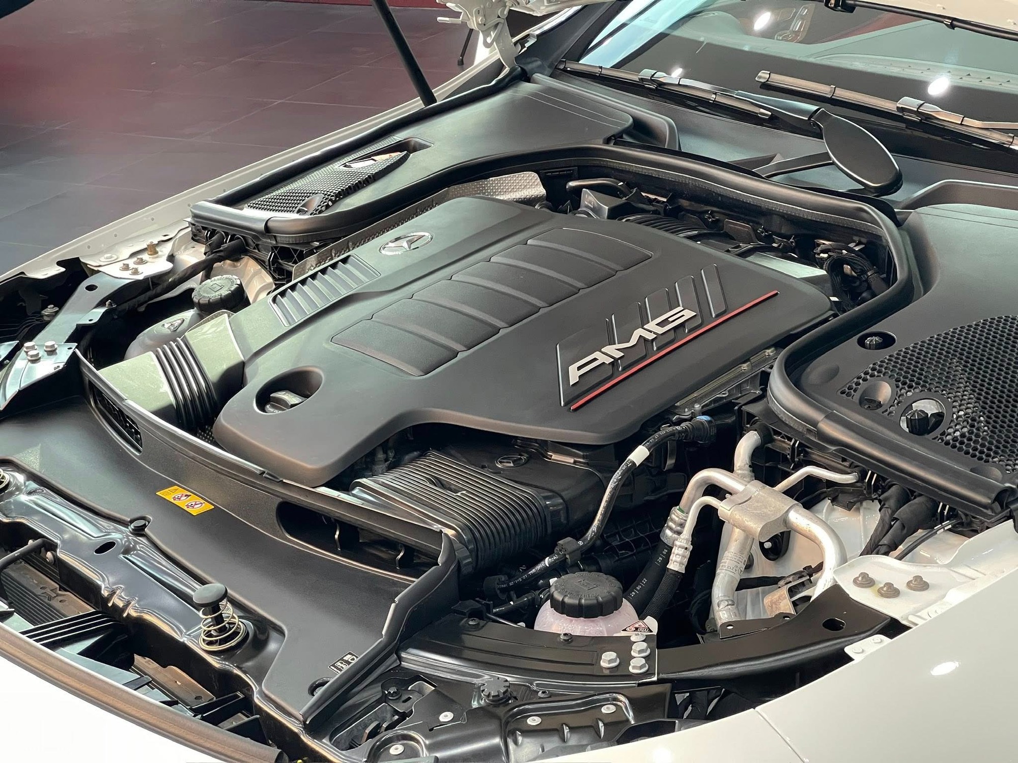 Mercedes-AMG GT 53 giảm sốc tại đại lý: Từng có giá 6,7 tỷ, nay thực tế chưa tới 3,9 tỷ và đây là điều cần đánh đổi- Ảnh 5. Mercedes-AMG GT 53 giảm sốc tại đại lý: Từng có giá 6,7 tỷ, nay thực tế chưa tới 3,9 tỷ và đây là điều cần đánh đổi- Ảnh 5.