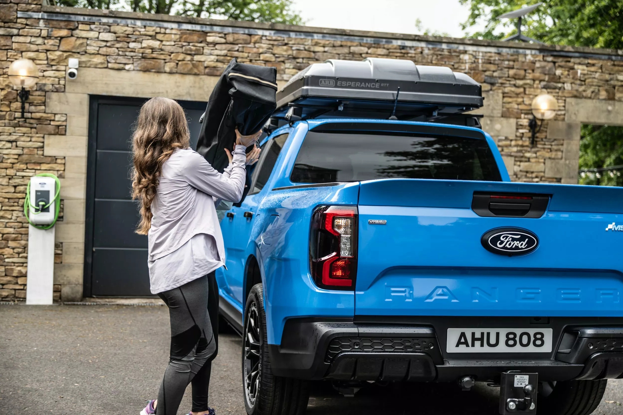 Ford Ranger bản này về Việt Nam thì nhiều người sẽ thích: Máy hybrid mạnh hơn hẳn Raptor, chạy 2 vòng hồ Tây không tốn một giọt xăng- Ảnh 6.