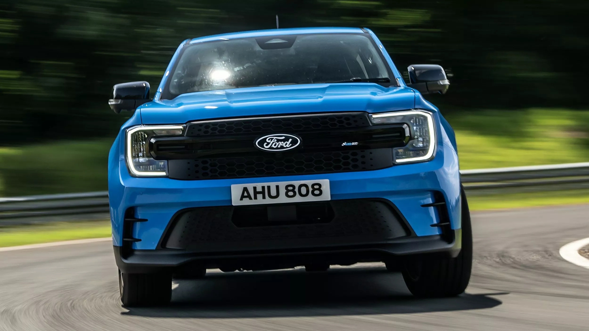 Ford Ranger bản này về Việt Nam thì nhiều người sẽ thích: Máy hybrid mạnh hơn hẳn Raptor, chạy 2 vòng hồ Tây không tốn một giọt xăng- Ảnh 7.