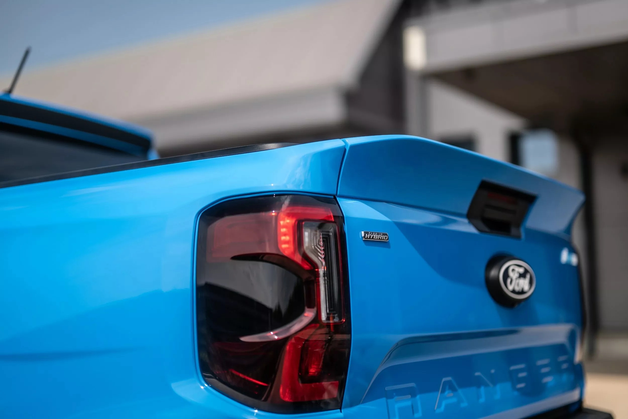 Ford Ranger bản này về Việt Nam thì nhiều người sẽ thích: Máy hybrid mạnh hơn hẳn Raptor, chạy 2 vòng hồ Tây không tốn một giọt xăng- Ảnh 9.