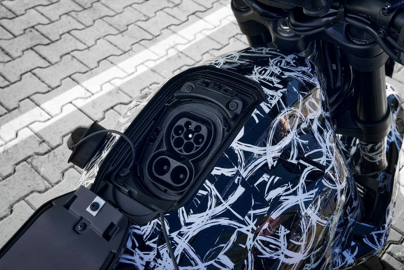 Hé lộ thêm về xe máy điện Honda sạc được chung với ô tô- Ảnh 7.