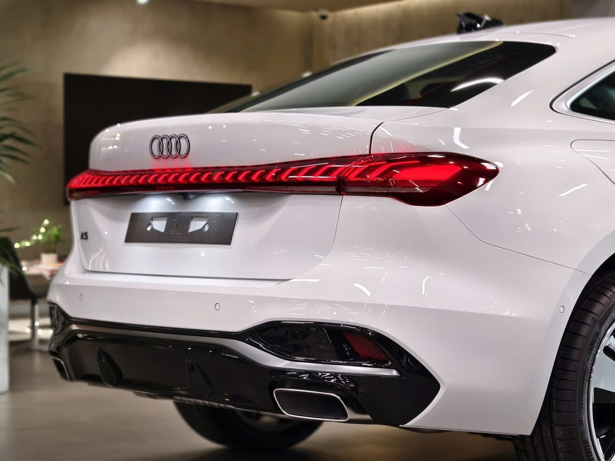 Chi tiết Audi A5 Sportback 2025 tại đại lý: Giá gần 2,2 tỷ đồng, rẻ hơn BMW 5-Series nhưng có đủ ADAS, 3 màn hình- Ảnh 9.