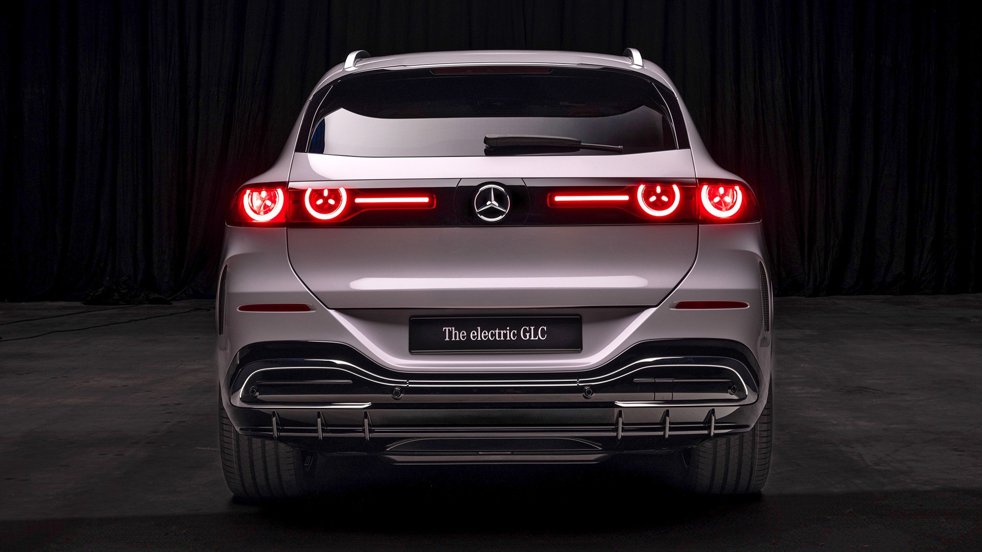 Mercedes-Benz GLC EV 2026 ra mắt: Trần sao, ghế rung theo nhạc, chạy 700 km/sạc, màn lớn chưa từng có- Ảnh 13.