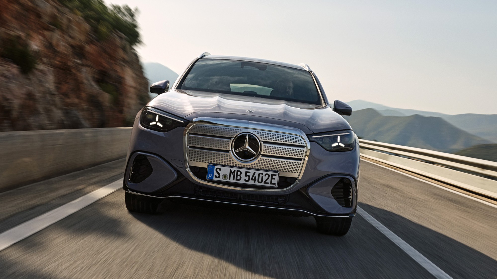 Mercedes-Benz GLC EV 2026 ra mắt: Trần sao, ghế rung theo nhạc, chạy 700 km/sạc, màn lớn chưa từng có- Ảnh 10. Mercedes-Benz GLC EV 2026 ra mắt: Trần sao, ghế rung theo nhạc, chạy 700 km/sạc, màn lớn chưa từng có- Ảnh 10.