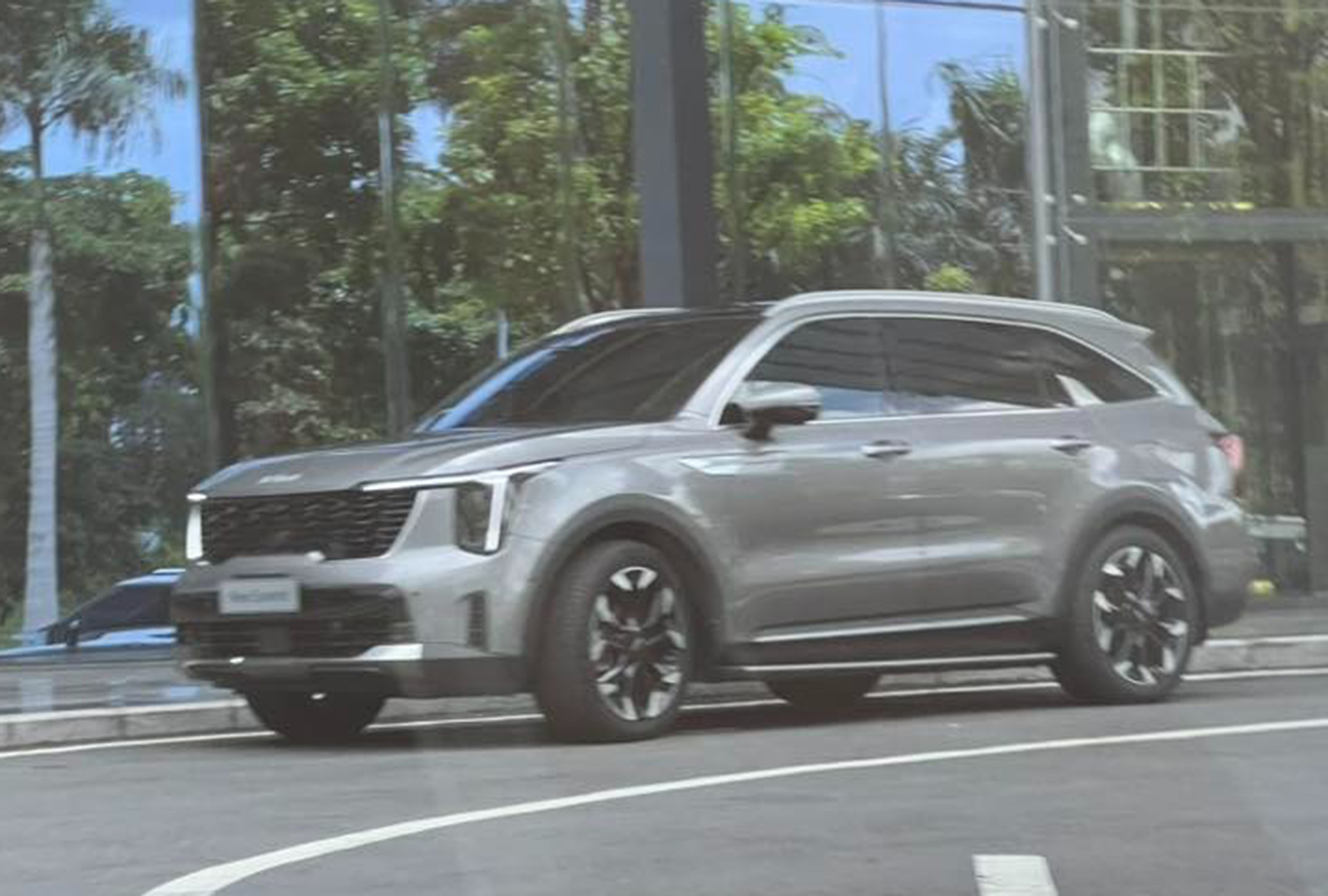 Kia Sorento 2025 lộ diện tại Việt Nam: Dự kiến ra mắt ngay tháng này, 4 phiên bản, thêm nhiều ‘option’, có chi tiết như Carnival- Ảnh 2. Kia Sorento 2025 lộ diện tại Việt Nam: Dự kiến ra mắt ngay tháng này, 4 phiên bản, thêm nhiều ‘option’, có chi tiết như Carnival- Ảnh 2.