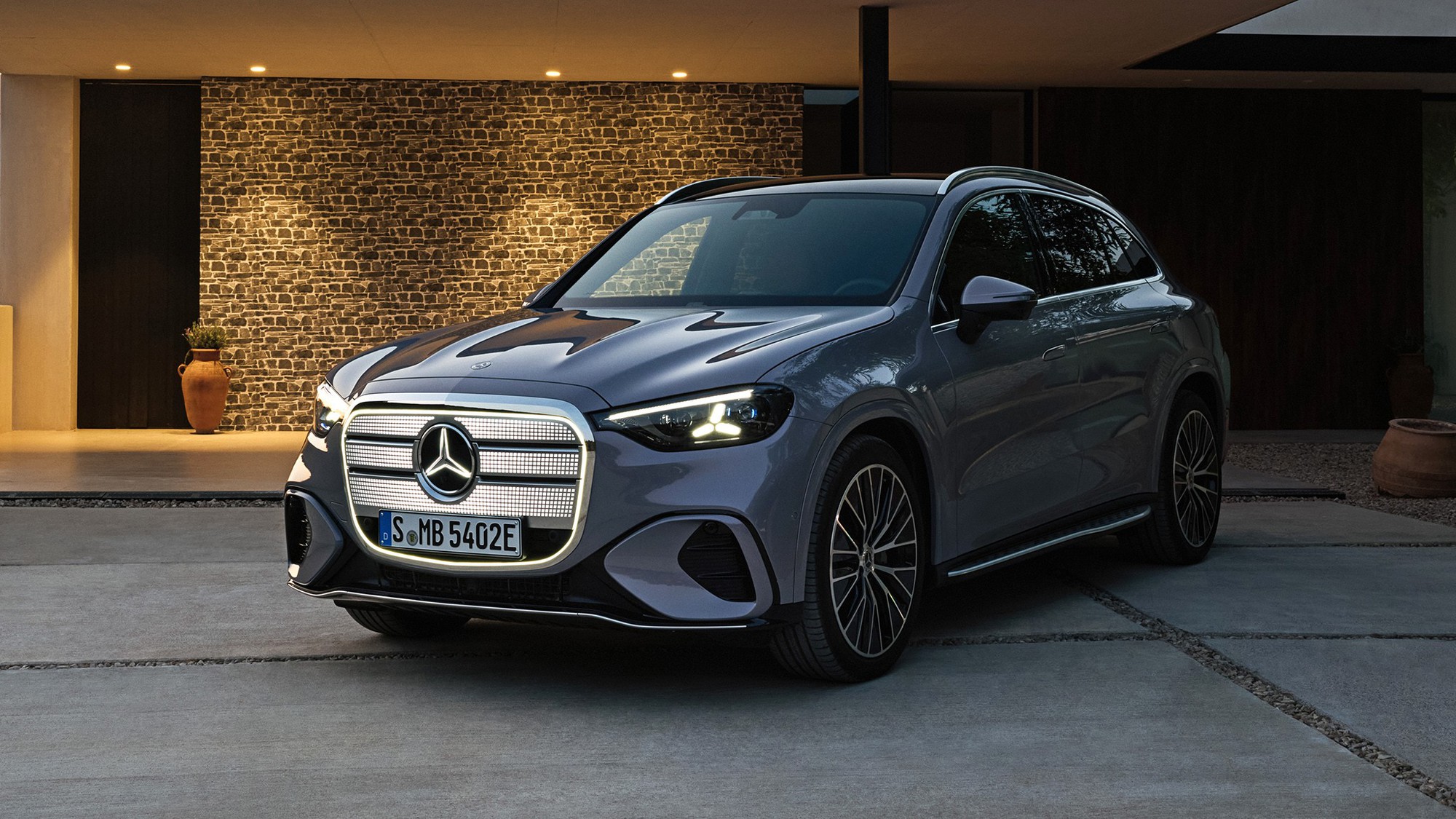 Mercedes-Benz GLC EV 2026 ra mắt: Trần sao, ghế rung theo nhạc, chạy 700 km/sạc, màn lớn chưa từng có- Ảnh 2. Mercedes-Benz GLC EV 2026 ra mắt: Trần sao, ghế rung theo nhạc, chạy 700 km/sạc, màn lớn chưa từng có- Ảnh 2.