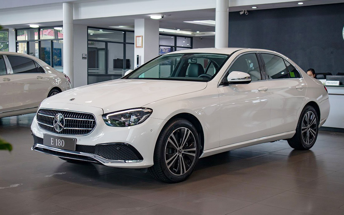 Mercedes-Benz E-Class giảm giá mạnh tại đại lý 'dọn đường' cho đời mới ra mắt tháng sau: Giảm nhiều nhất 800 triệu đồng, bản 'base' tiệm cận Camry- Ảnh 3.
