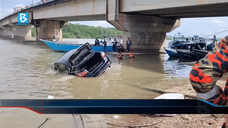 Đưa con đi chơi bằng ô tô rồi đỗ xe ở bờ sông, bố ra ngoài hút thuốc, ít phút sau thì xảy ra thảm kịch- Ảnh 2. Đưa con đi chơi bằng ô tô rồi đỗ xe ở bờ sông, bố ra ngoài hút thuốc, ít phút sau thì xảy ra thảm kịch- Ảnh 2.