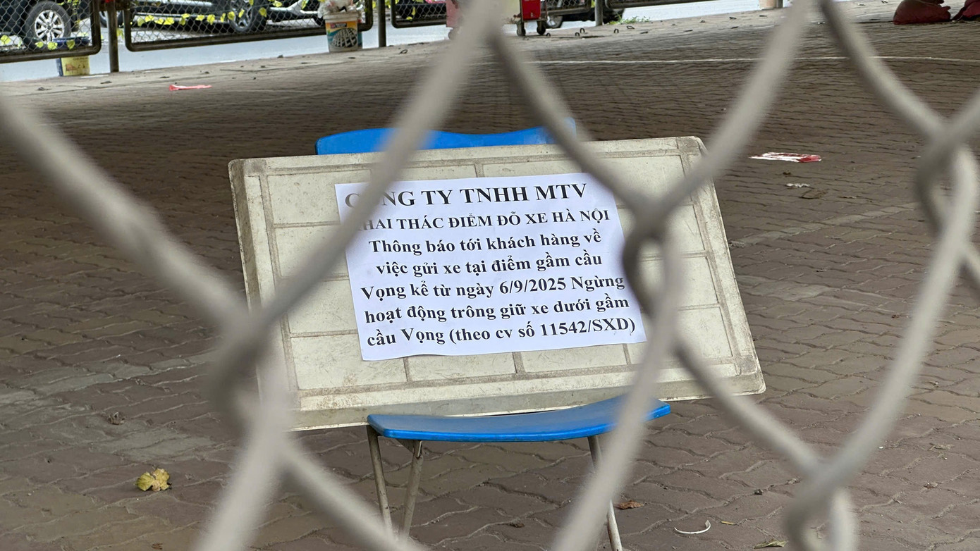 Loạt bãi xe dưới gầm cầu ở Hà Nội trống trơn sau lệnh dừng hoạt động- Ảnh 4. Loạt bãi xe dưới gầm cầu ở Hà Nội trống trơn sau lệnh dừng hoạt động- Ảnh 4.