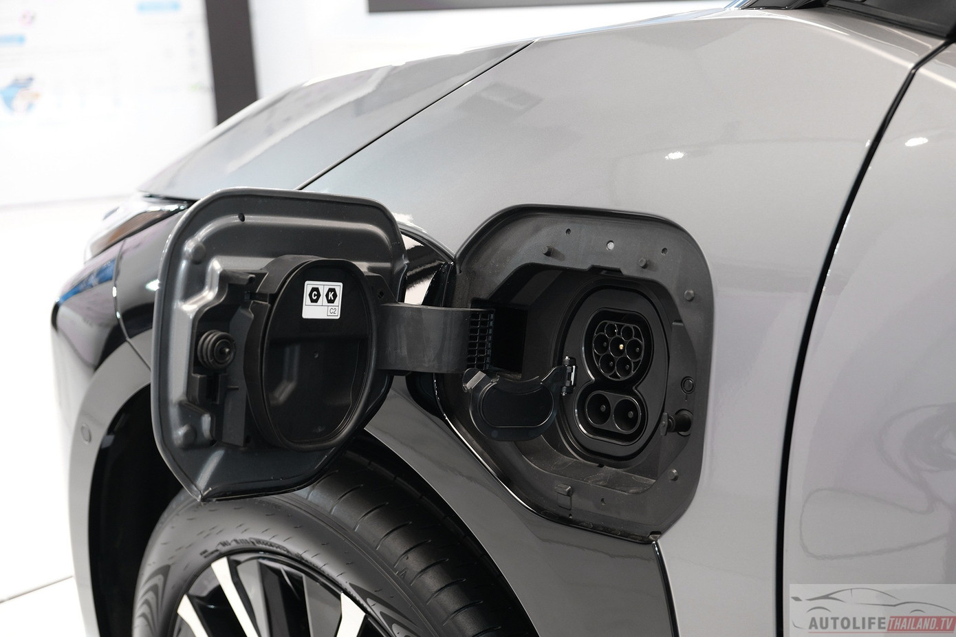 SUV điện của Toyota hút khách tại Thái Lan, chờ ngày về Việt Nam- Ảnh 6. SUV điện của Toyota hút khách tại Thái Lan, chờ ngày về Việt Nam- Ảnh 6.