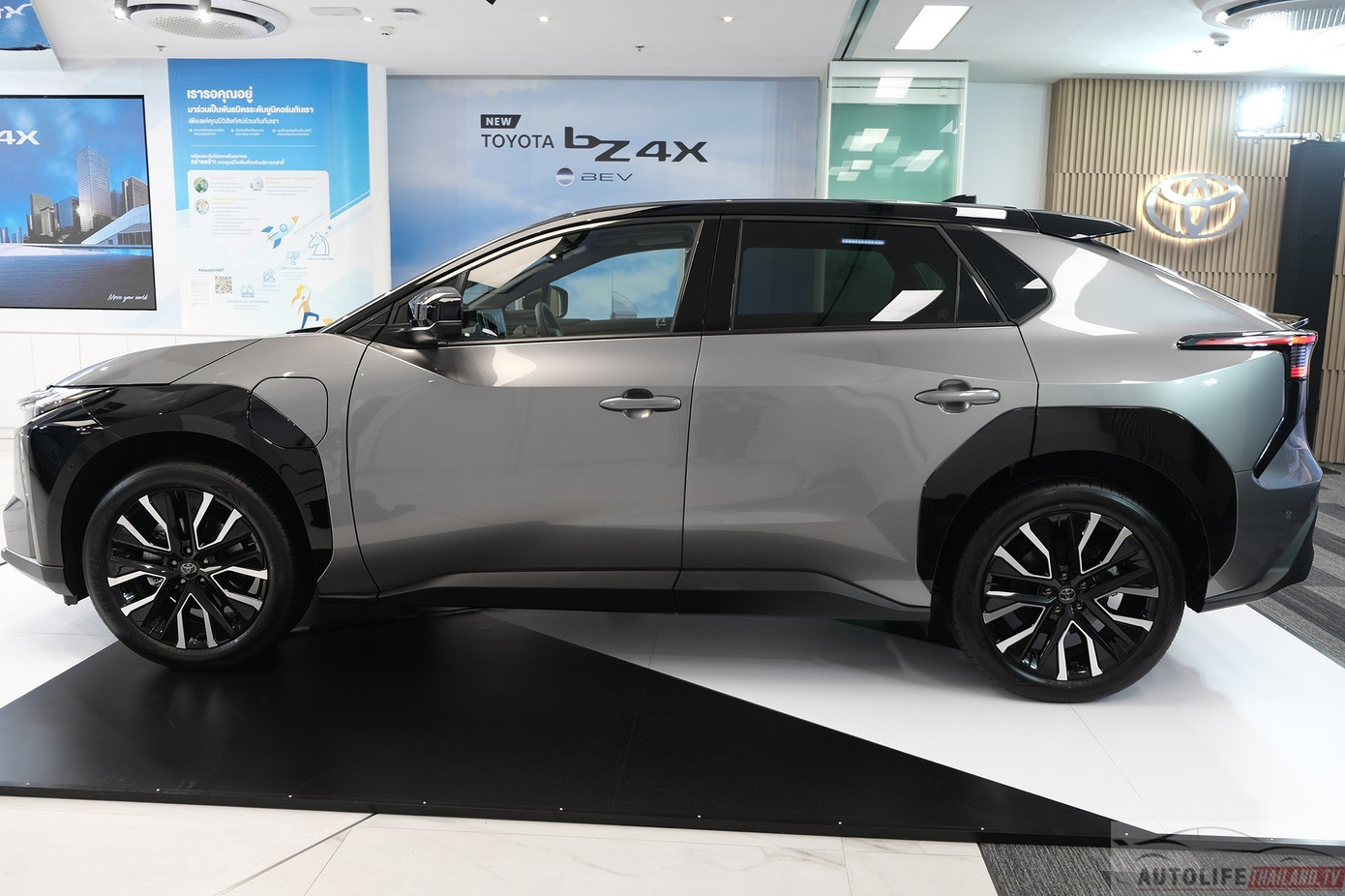 SUV điện của Toyota hút khách tại Thái Lan, chờ ngày về Việt Nam- Ảnh 3. SUV điện của Toyota hút khách tại Thái Lan, chờ ngày về Việt Nam- Ảnh 3.