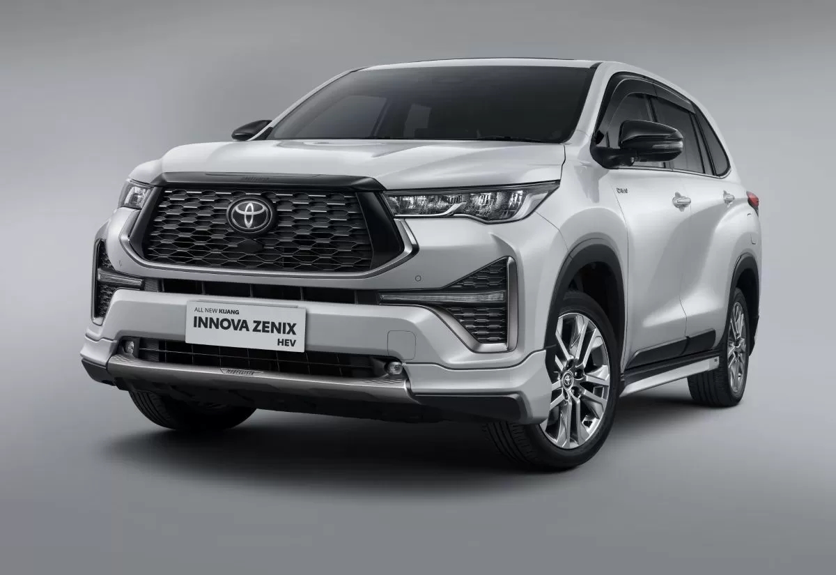 Toyota Innova Cross nâng cấp cho ĐNÁ: Màn hình lớn, thêm công nghệ kết nối, chờ về Việt Nam rút khoảng cách doanh số với Xpander- Ảnh 2. Toyota Innova Cross nâng cấp cho ĐNÁ: Màn hình lớn, thêm công nghệ kết nối, chờ về Việt Nam rút khoảng cách doanh số với Xpander- Ảnh 2.