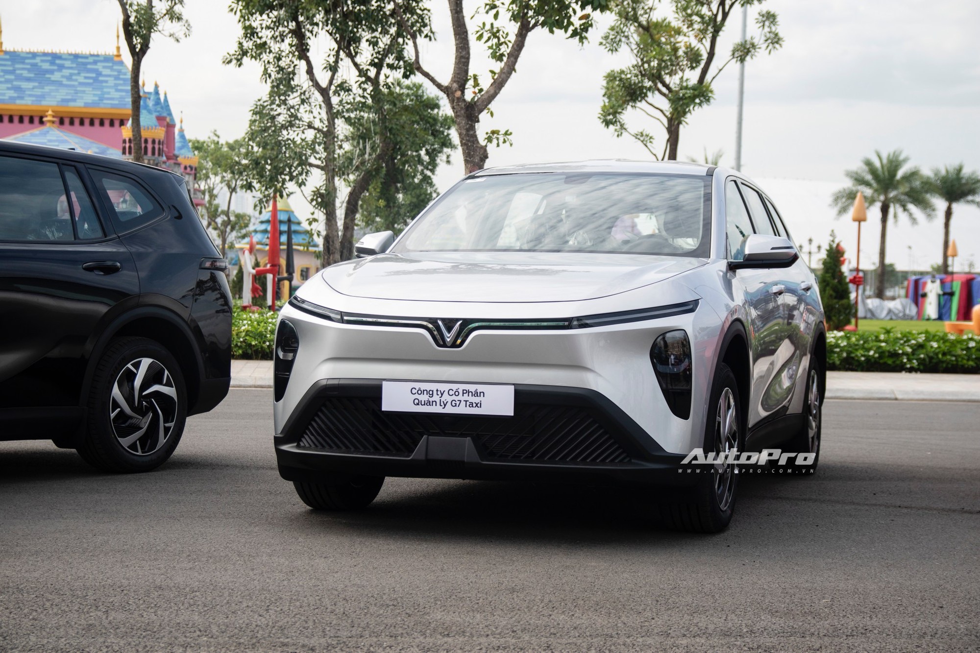 Xe Dịch vụ của năm, chọn xăng dầu hay điện: Carnival, Xpander, Innova, Limo Green và VF 5 đua tranh chặng nước rút- Ảnh 8.