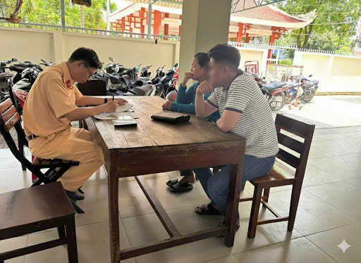 TP HCM: Tìm ra tài xế ô tô "dằn mặt" lái xe khác- Ảnh 1.