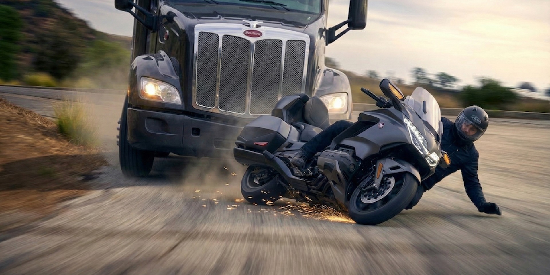 Honda gây chấn động với bằng sáng chế công nghệ tự động đánh lái giúp xe máy "né" tai nạn trong gang tấc- Ảnh 2. Honda gây chấn động với bằng sáng chế công nghệ tự động đánh lái giúp xe máy