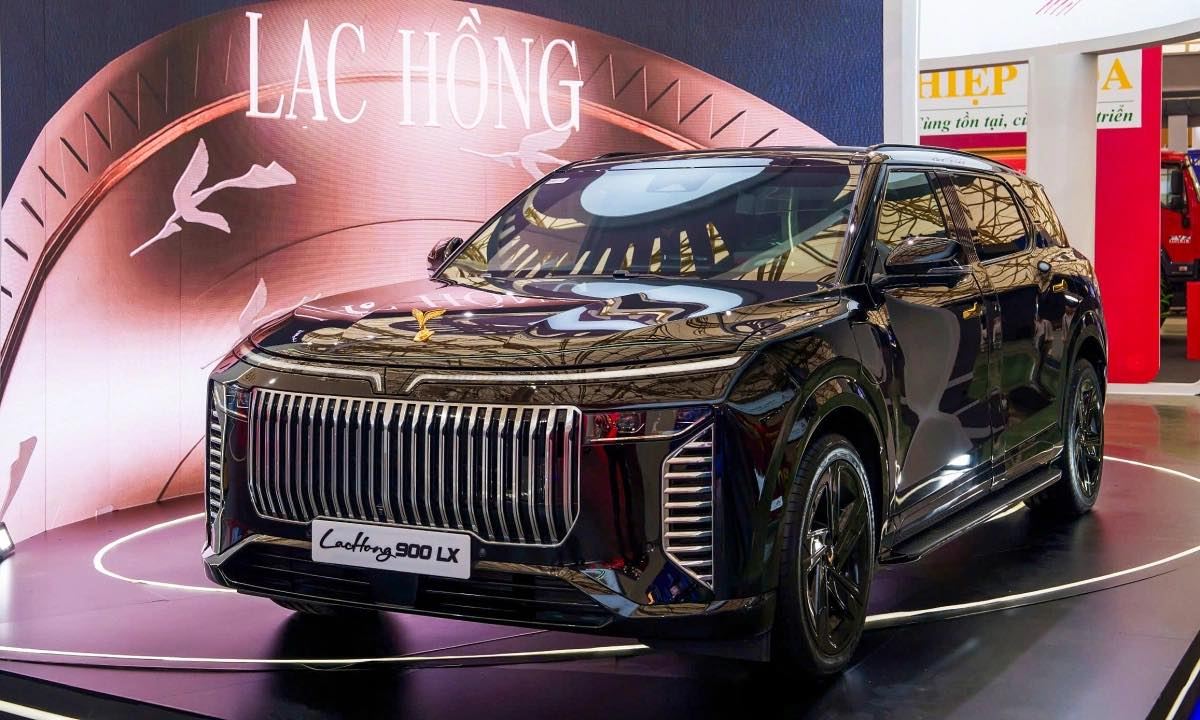 Lạc Hồng 900 LX nhận cọc tại đại lý: Bản tiêu chuẩn giá dự kiến 5 tỷ đồng, bản chống đạn giá có thể ngang Rolls-Royce Ghost- Ảnh 1. Lạc Hồng 900 LX nhận cọc tại đại lý: Bản tiêu chuẩn giá dự kiến 5 tỷ đồng, bản chống đạn giá có thể ngang Rolls-Royce Ghost- Ảnh 1.