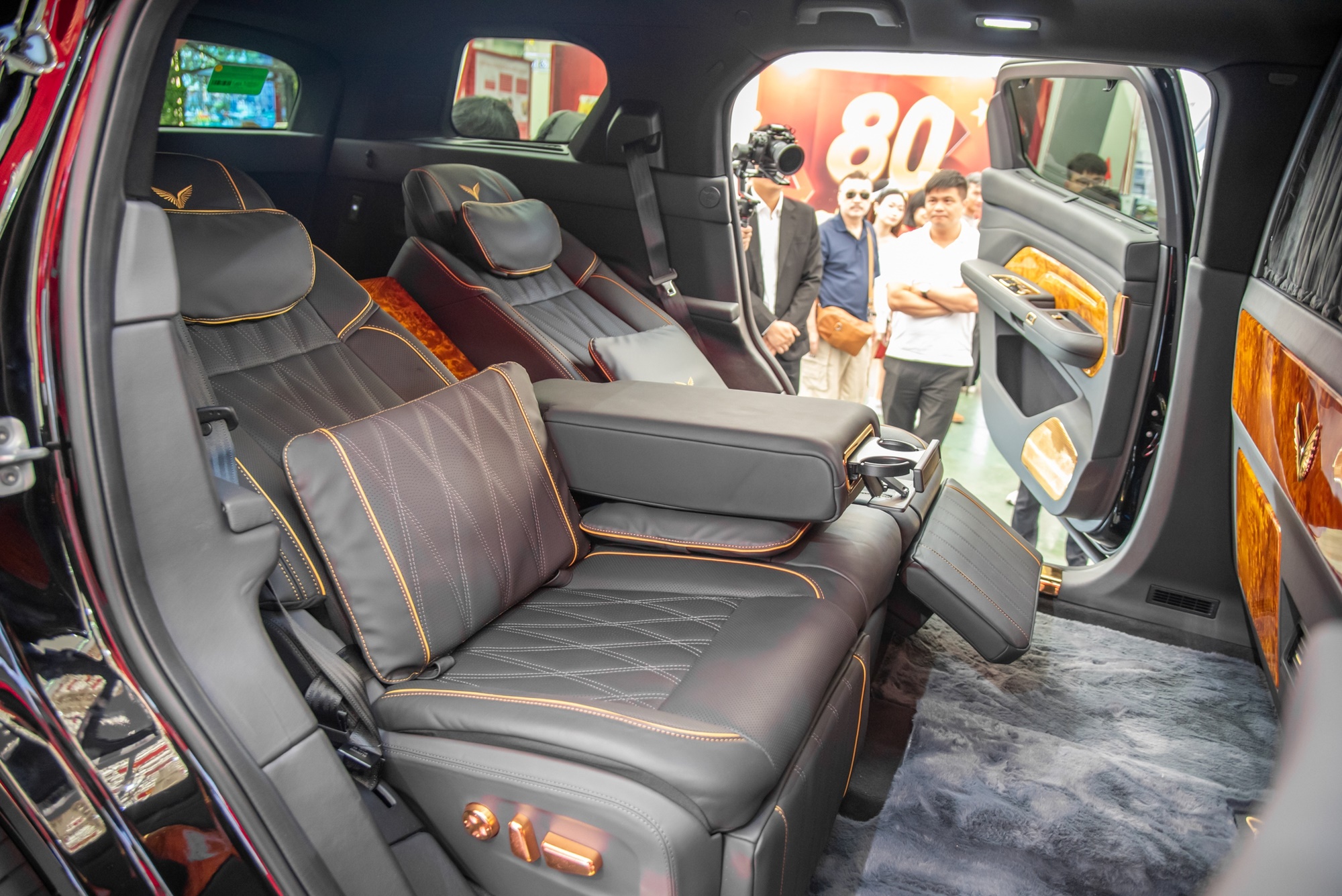 Lạc Hồng 900 LX nhận cọc tại đại lý: Bản tiêu chuẩn giá dự kiến 5 tỷ đồng, bản chống đạn giá có thể ngang Rolls-Royce Ghost- Ảnh 5.