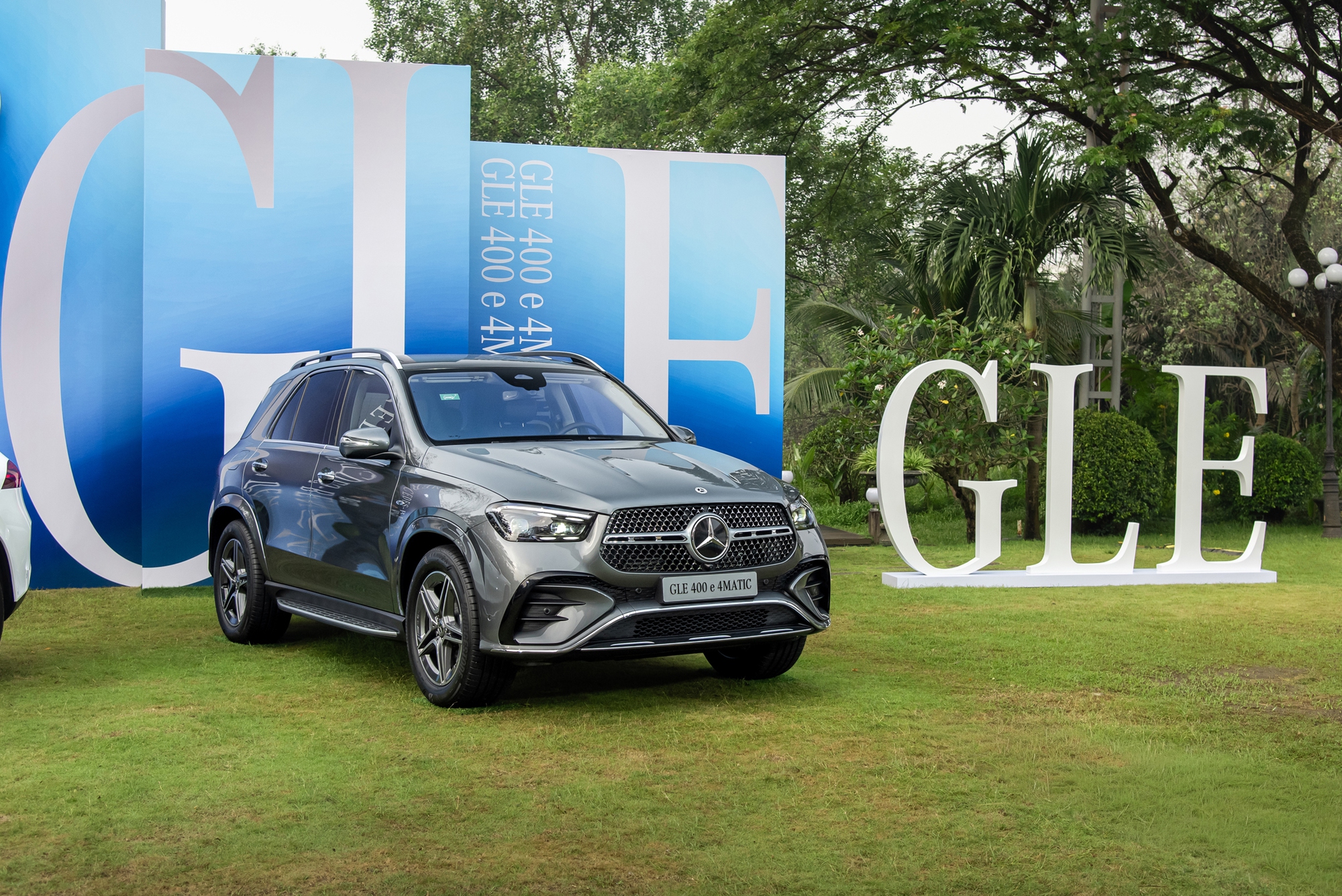 GLE 400e 4Matic giá 4,67 tỷ đồng - Phép thử đầy bản lĩnh của Mercedes-Benz tại Việt Nam- Ảnh 12.