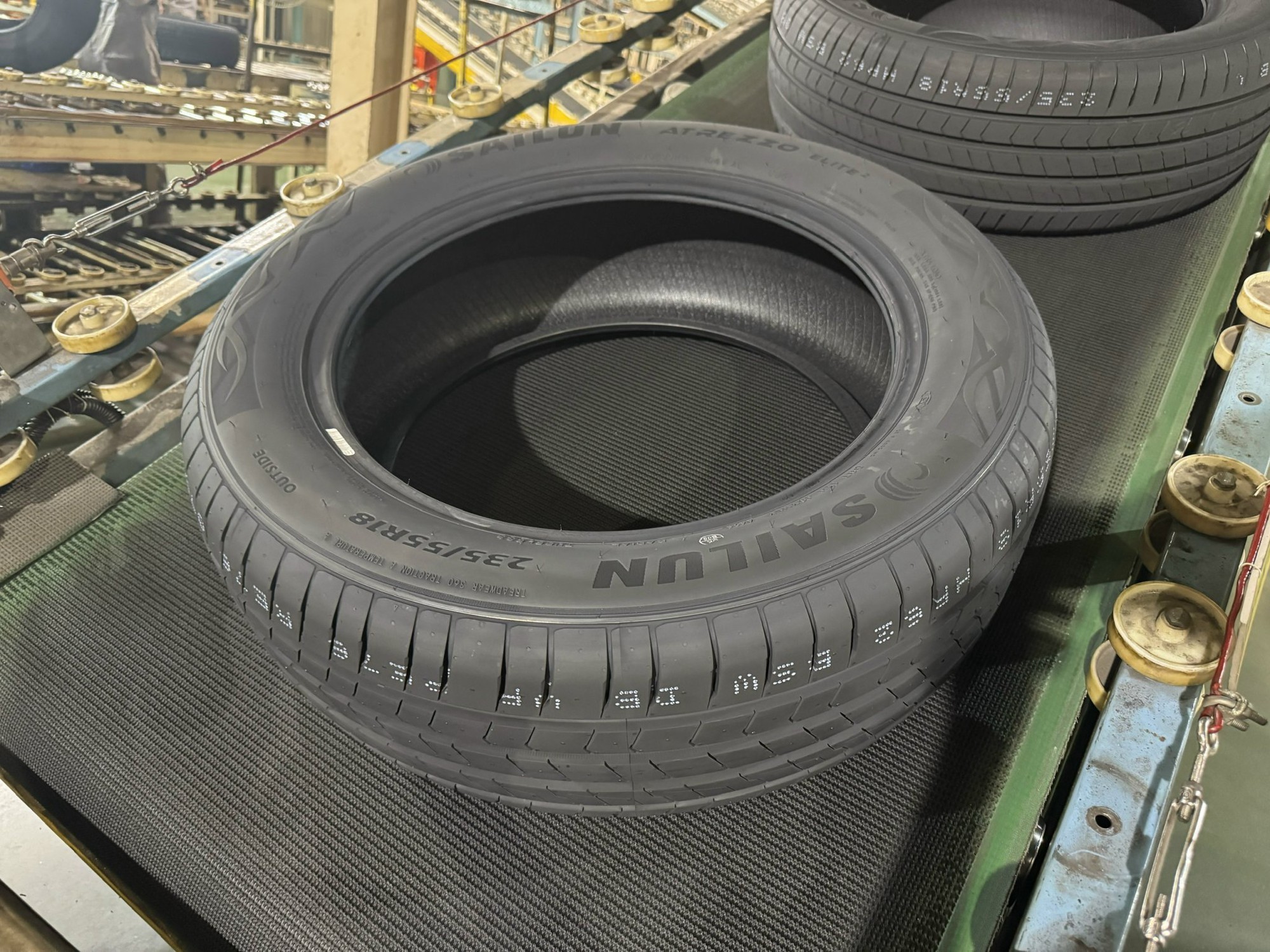 'Nhiều người Việt còn dè dặt nhưng chủ xe Porsche đã bắt đầu thay đổi cách nhìn với lốp Sailun'- Ảnh 8. 'Nhiều người Việt còn dè dặt nhưng chủ xe Porsche đã bắt đầu thay đổi cách nhìn với lốp Sailun'- Ảnh 8.