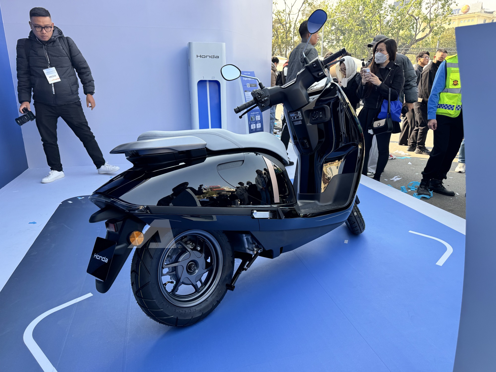 Honda UC3 ra mắt Việt Nam: Pin LFP đi 120km, m&agrave;n h&igrave;nh TFT như xe ph&acirc;n khối lớn, gi&aacute; dự kiến trăm triệu nhưng c&oacute; thể 'mềm' hơn khi c&oacute; điều n&agrave;y- Ảnh 4.