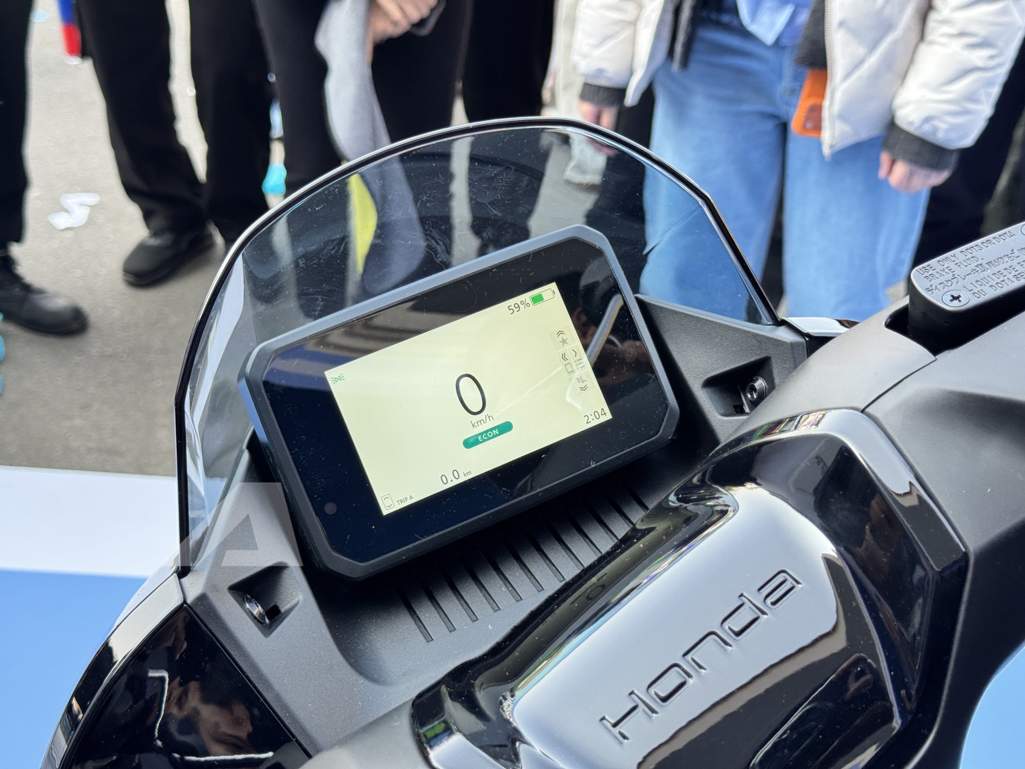 Honda UC3 ra mắt Việt Nam: Pin LFP đi 120km, m&agrave;n h&igrave;nh TFT như xe ph&acirc;n khối lớn, gi&aacute; dự kiến trăm triệu nhưng c&oacute; thể 'mềm' hơn khi c&oacute; điều n&agrave;y- Ảnh 5.