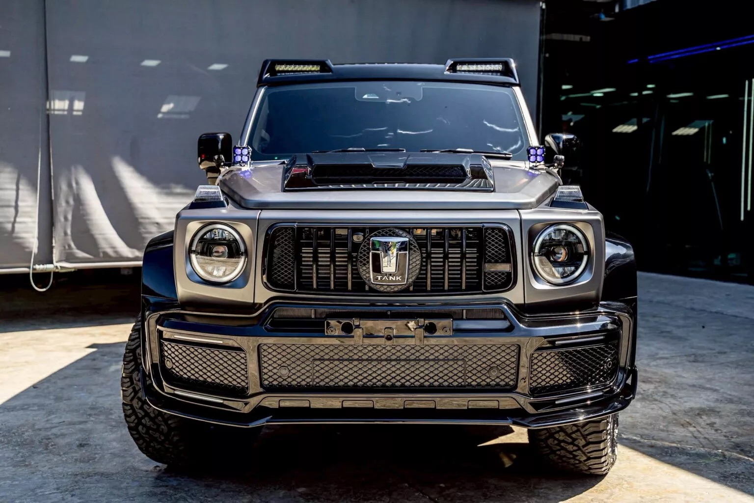 Trông rất Mercedes-AMG G 63 nhưng lại là SUV đang bán ở Việt Nam với giá khoảng 1,4 tỷ đồng- Ảnh 2.