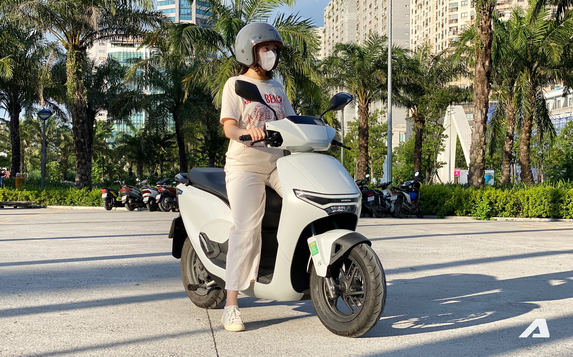 &lsquo;C&acirc;n n&atilde;o&rsquo; mua Honda CUV e: bản n&agrave;o ở Việt Nam: Thu&ecirc; pin gi&aacute; ngang Air Blade sẽ lời 2 thứ nhưng đi l&acirc;u d&agrave;i th&igrave; &lsquo;biết mặt nhau&rsquo;- Ảnh 2.