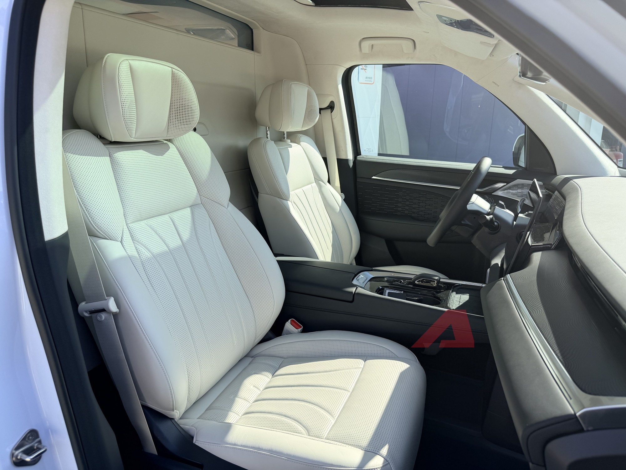 Xem trước Zeekr 009 Grand về Việt Nam cuối năm nay: MPV điện mạnh 777 mã lực, cạnh tranh Alphard bằng khoang sau dạng thương gia, chạy Hà Nội - Huế không cần sạc- Ảnh 5. Xem trước Zeekr 009 Grand về Việt Nam cuối năm nay: MPV điện mạnh 777 mã lực, cạnh tranh Alphard bằng khoang sau dạng thương gia, chạy Hà Nội - Huế không cần sạc- Ảnh 5.