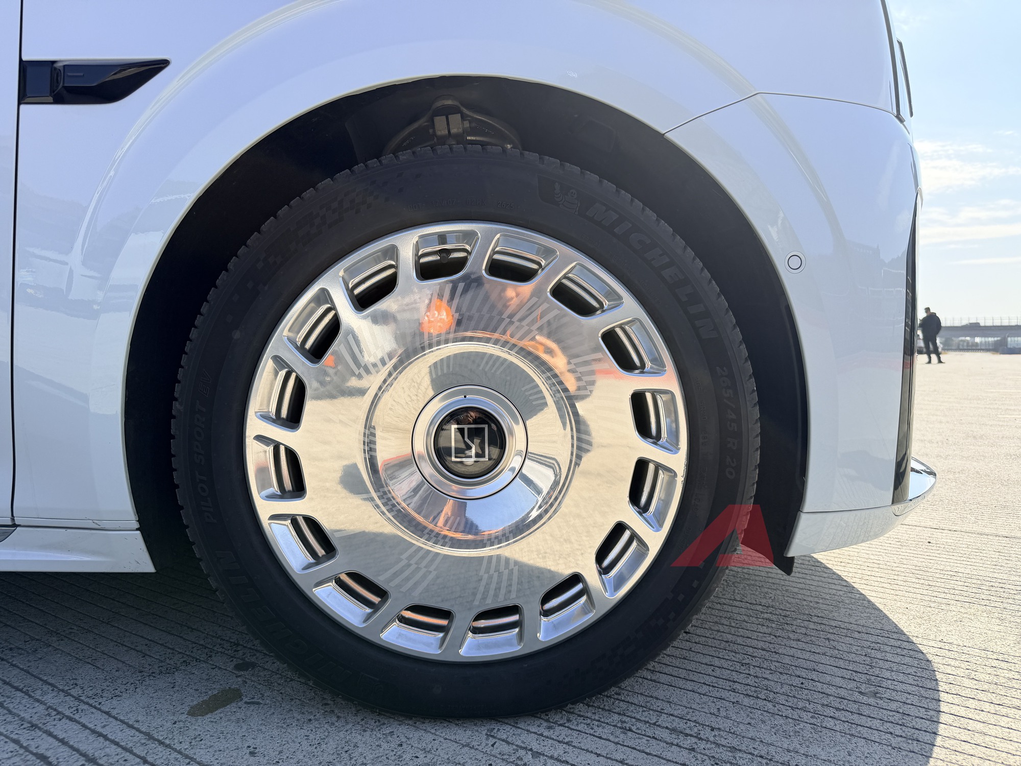 Xem trước Zeekr 009 Grand về Việt Nam cuối năm nay: MPV điện mạnh 777 mã lực, cạnh tranh Alphard bằng khoang sau dạng thương gia, chạy Hà Nội - Huế không cần sạc- Ảnh 8. Xem trước Zeekr 009 Grand về Việt Nam cuối năm nay: MPV điện mạnh 777 mã lực, cạnh tranh Alphard bằng khoang sau dạng thương gia, chạy Hà Nội - Huế không cần sạc- Ảnh 8.