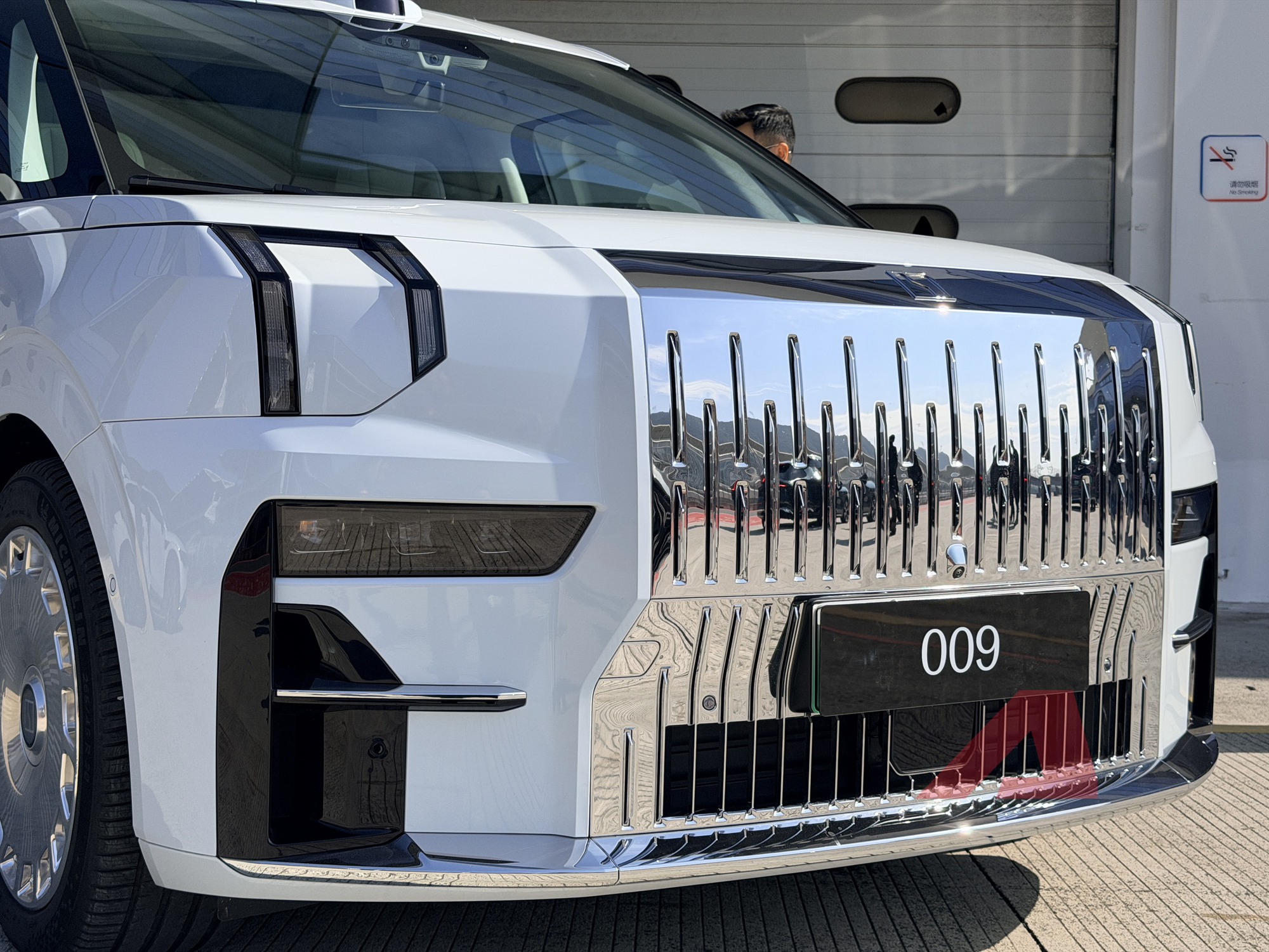 Xem trước Zeekr 009 Grand về Việt Nam cuối năm nay: MPV điện mạnh 777 mã lực, cạnh tranh Alphard bằng khoang sau dạng thương gia, chạy Hà Nội - Huế không cần sạc- Ảnh 10. Xem trước Zeekr 009 Grand về Việt Nam cuối năm nay: MPV điện mạnh 777 mã lực, cạnh tranh Alphard bằng khoang sau dạng thương gia, chạy Hà Nội - Huế không cần sạc- Ảnh 10.