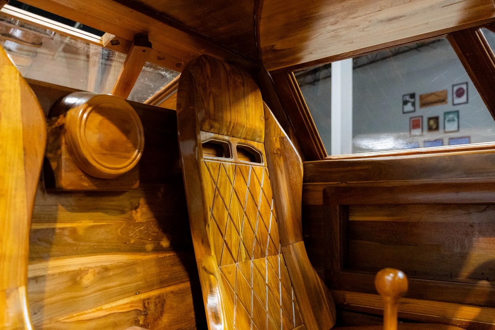 Bỏ 4.000 giờ để đẽo gỗ thành... Ford GT tỷ lệ 1:1, nghệ nhân Bỉ tạo ra món đồ chơi khiến giới sưu tầm 'phát cuồng'- Ảnh 10. Bỏ 4.000 giờ để đẽo gỗ thành... Ford GT tỷ lệ 1:1, nghệ nhân Bỉ tạo ra món đồ chơi khiến giới sưu tầm 'phát cuồng'- Ảnh 10.