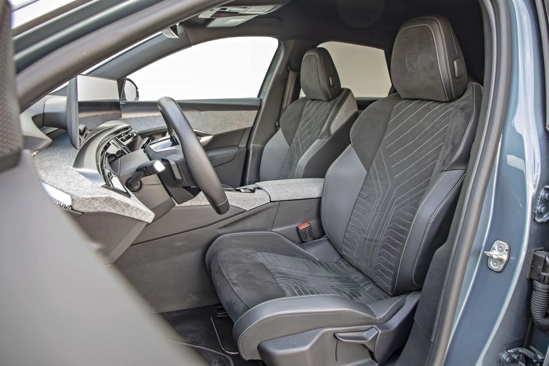 Peugeot 3008, 5008 đời mới lần đầu lộ diện tại Việt Nam: Dáng coupe sành điệu, động cơ hybrid, dễ lắp ráp cạnh tranh CR-V- Ảnh 7.