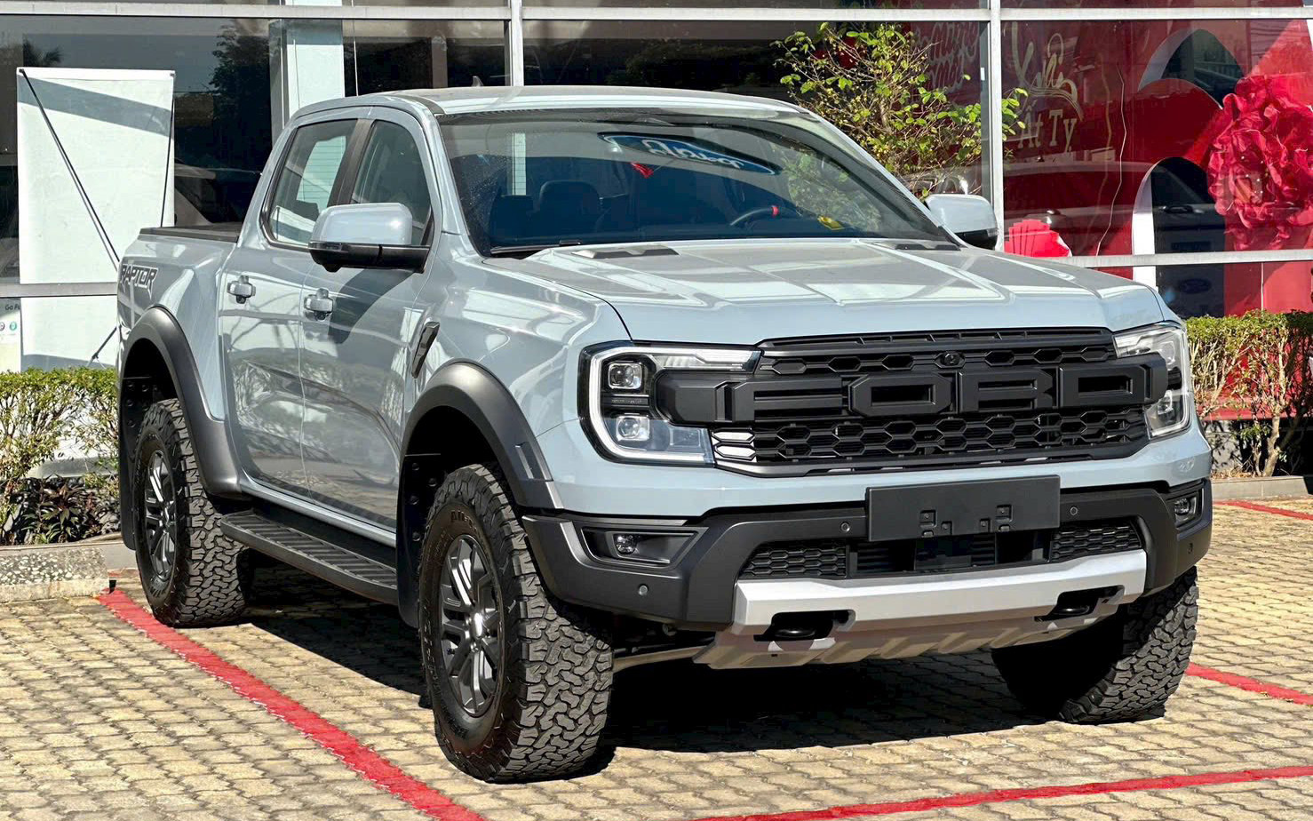 Hilux 2026 'ngộp thở' chờ ra mắt Việt Nam khi đối thủ đua giảm gi&aacute;: Ranger lăn b&aacute;nh đỡ tới trăm triệu, D-Max rẻ nhất từ 575 triệu đồng- Ảnh 4.