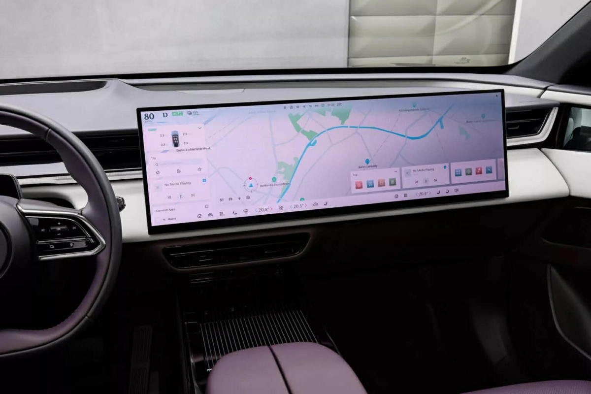 Mazda CX-6e chính thức ra mắt, không bán tại Mỹ- Ảnh 6.