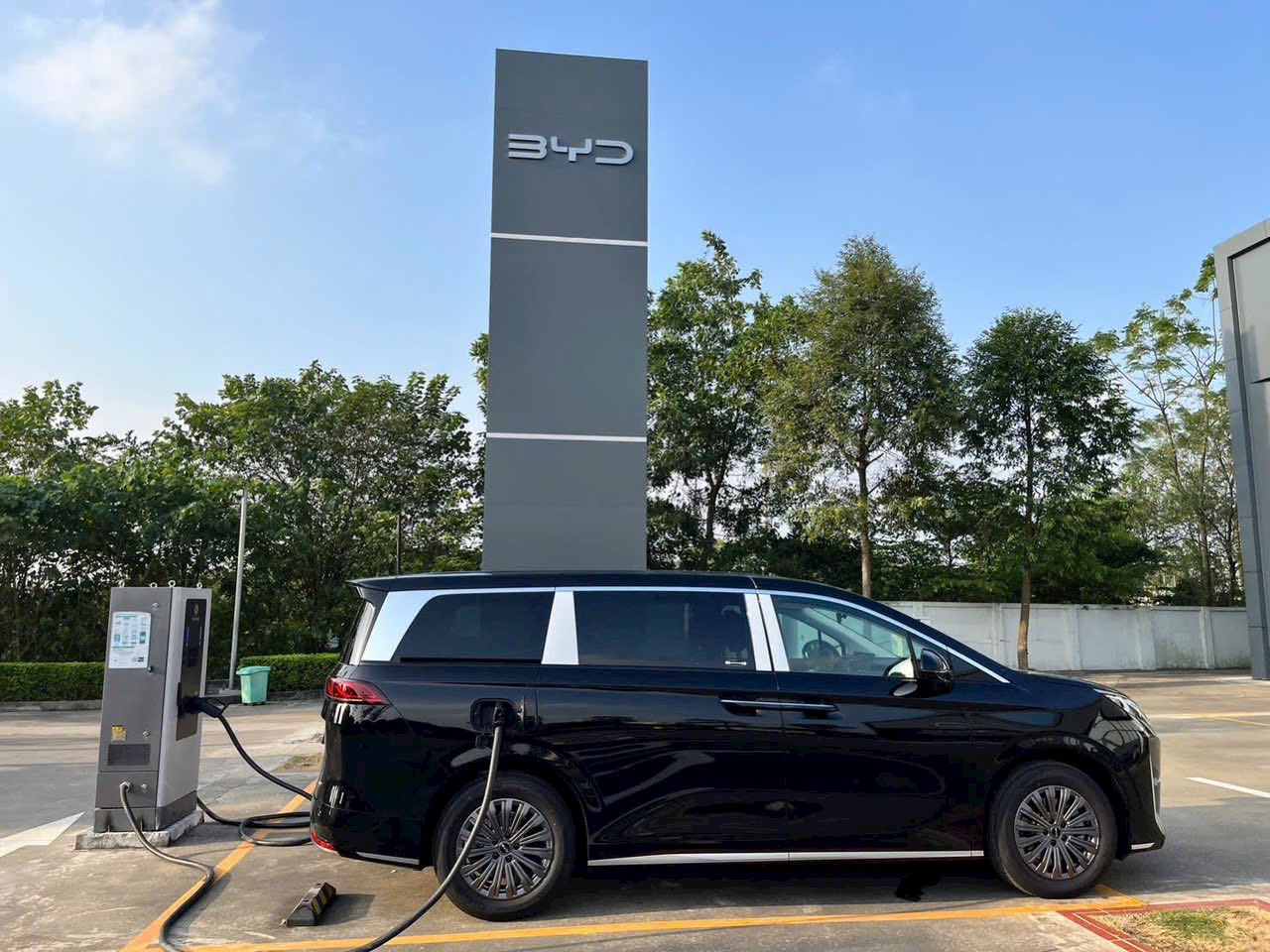 BYD bán hơn 5.000 xe sau 2 năm vào Việt Nam, MPV M9 chốt hàng trăm khách đặt cọc dù giá ngang xe Đức- Ảnh 8.