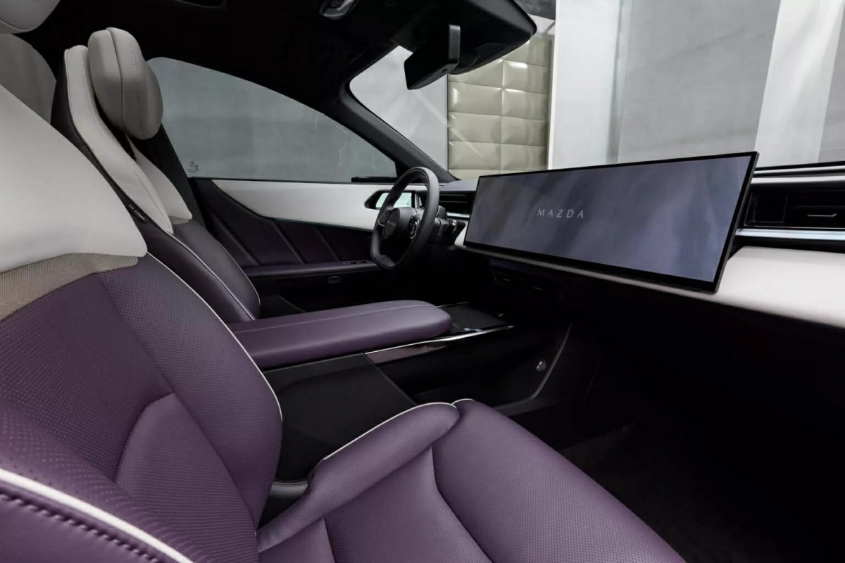 Mazda CX-6e chính thức ra mắt, không bán tại Mỹ- Ảnh 5.
