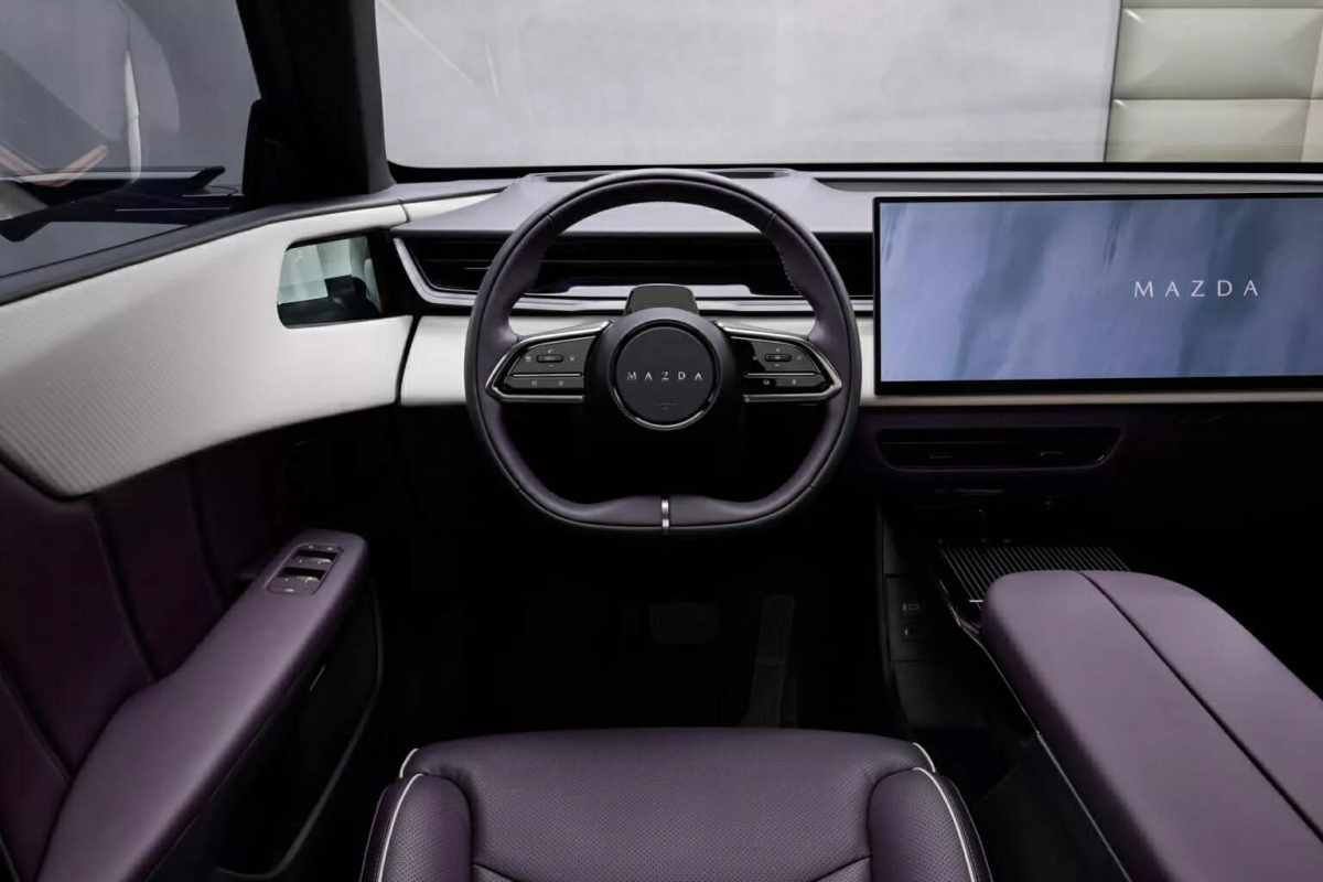 Mazda CX-6e chính thức ra mắt, không bán tại Mỹ- Ảnh 7.