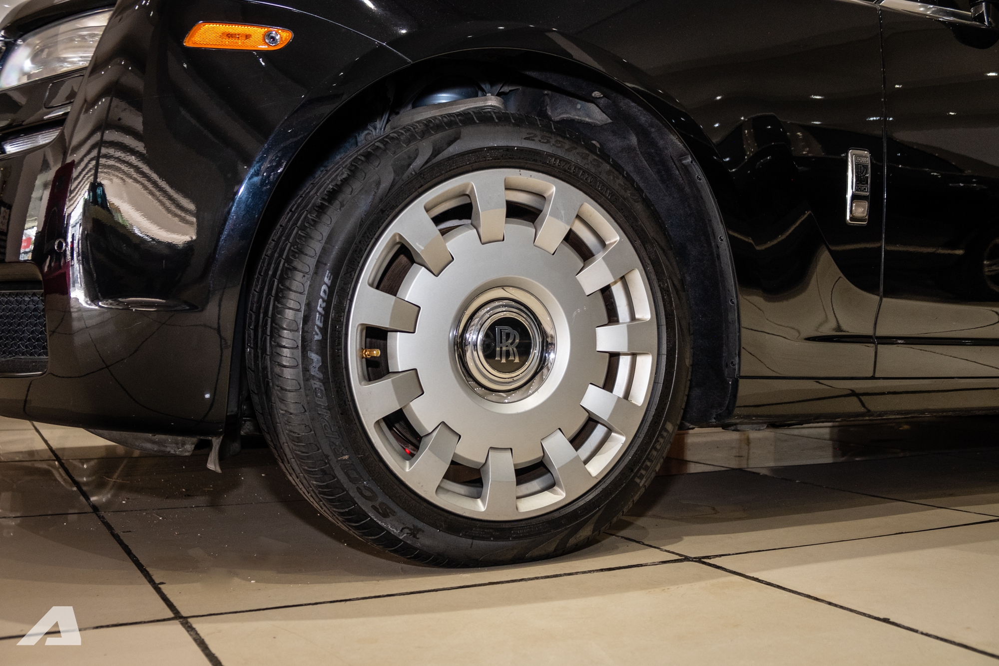 Rolls-Royce Ghost và Bentley Mulsanne 15 tuổi bán lại chỉ 5,5 tỷ đồng: Xe siêu sang giá thực tế chỉ ngang S-Class, 7-Series- Ảnh 8.