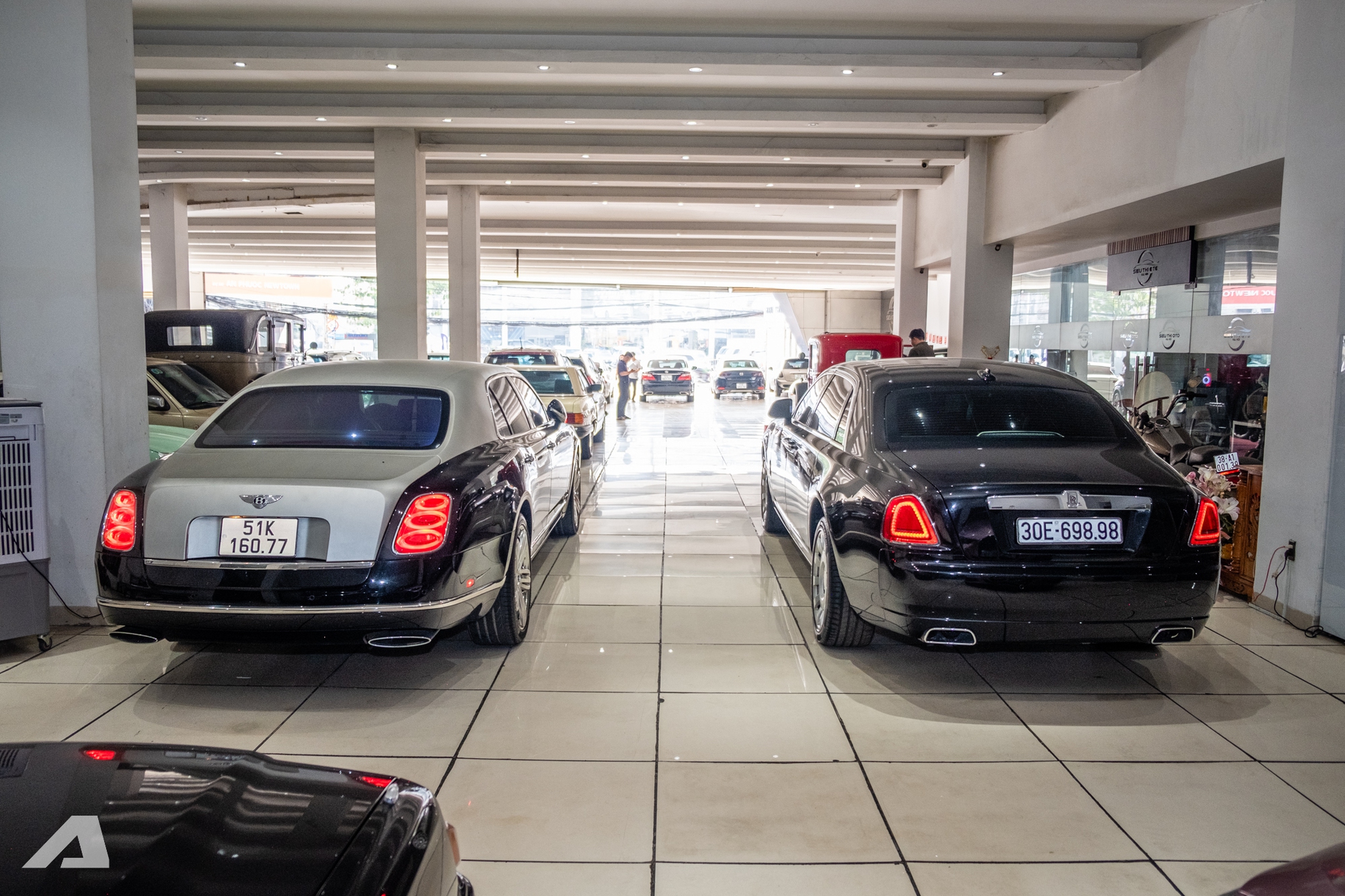 Rolls-Royce Ghost v&agrave; Bentley Mulsanne 15 tuổi b&aacute;n lại chỉ 5,5 tỷ đồng: Xe si&ecirc;u sang gi&aacute; thực tế chỉ ngang S-Class, 7-Series- Ảnh 32.