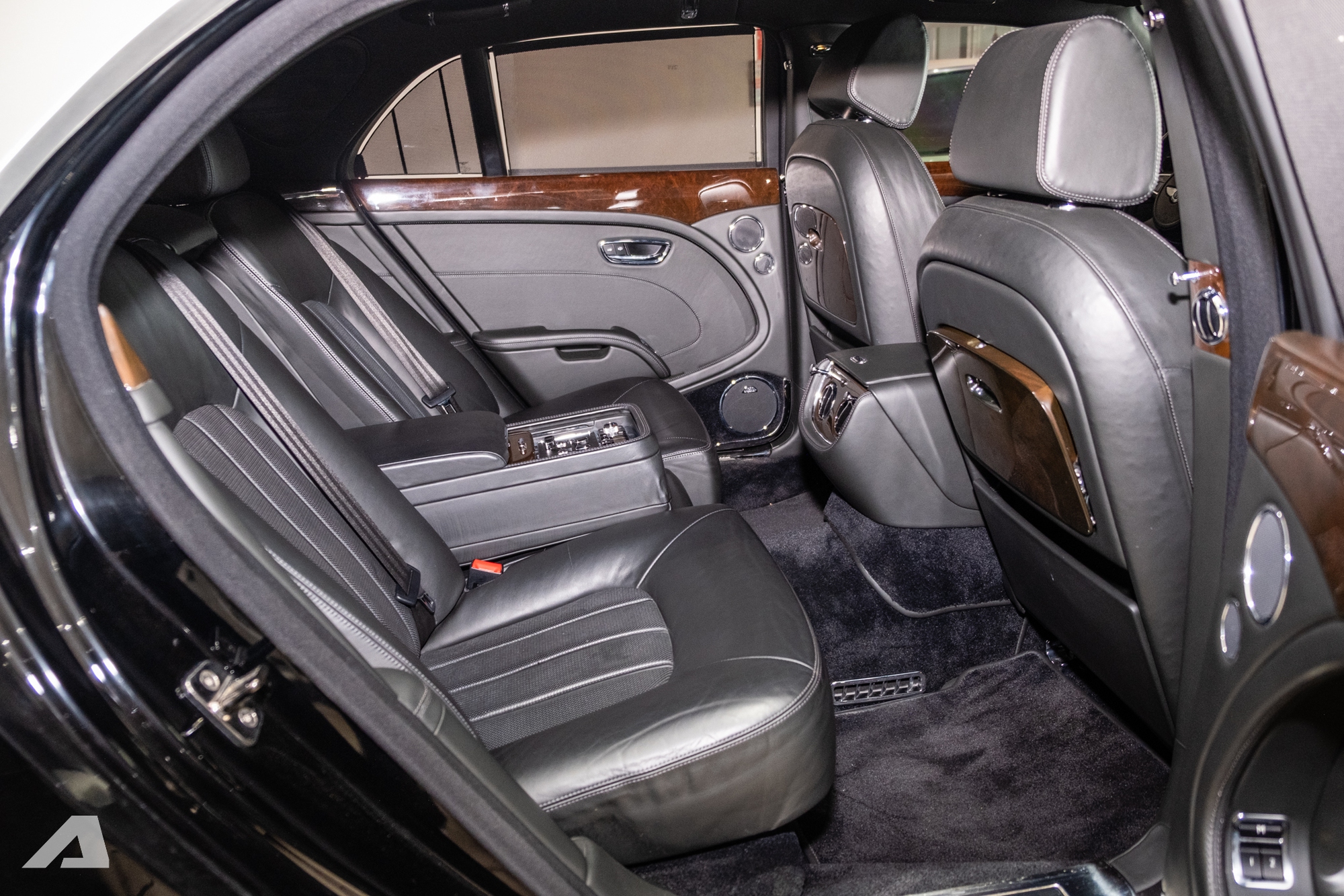 Rolls-Royce Ghost và Bentley Mulsanne 15 tuổi bán lại chỉ 5,5 tỷ đồng: Xe siêu sang giá thực tế chỉ ngang S-Class, 7-Series- Ảnh 23.