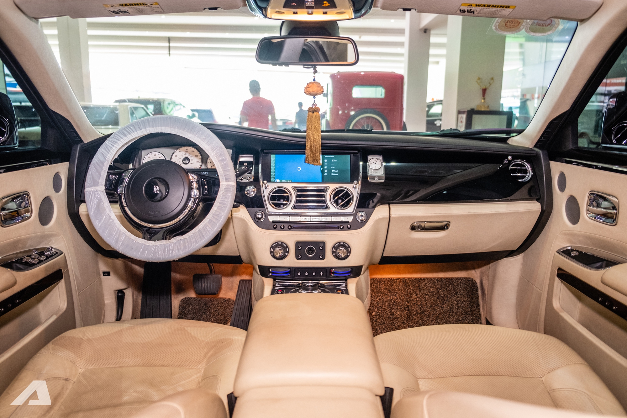 Rolls-Royce Ghost v&agrave; Bentley Mulsanne 15 tuổi b&aacute;n lại chỉ 5,5 tỷ đồng: Xe si&ecirc;u sang gi&aacute; thực tế chỉ ngang S-Class, 7-Series- Ảnh 14.