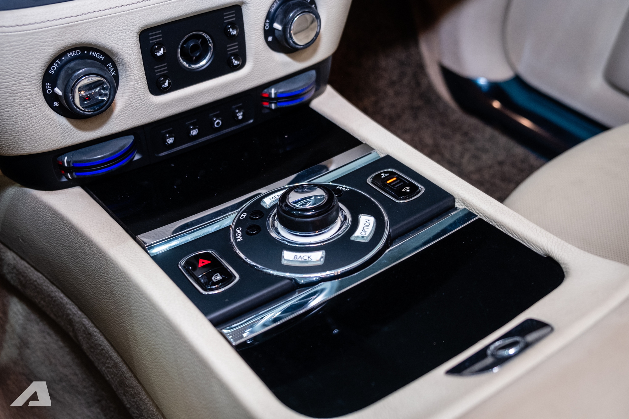 Rolls-Royce Ghost và Bentley Mulsanne 15 tuổi bán lại chỉ 5,5 tỷ đồng: Xe siêu sang giá thực tế chỉ ngang S-Class, 7-Series- Ảnh 16.