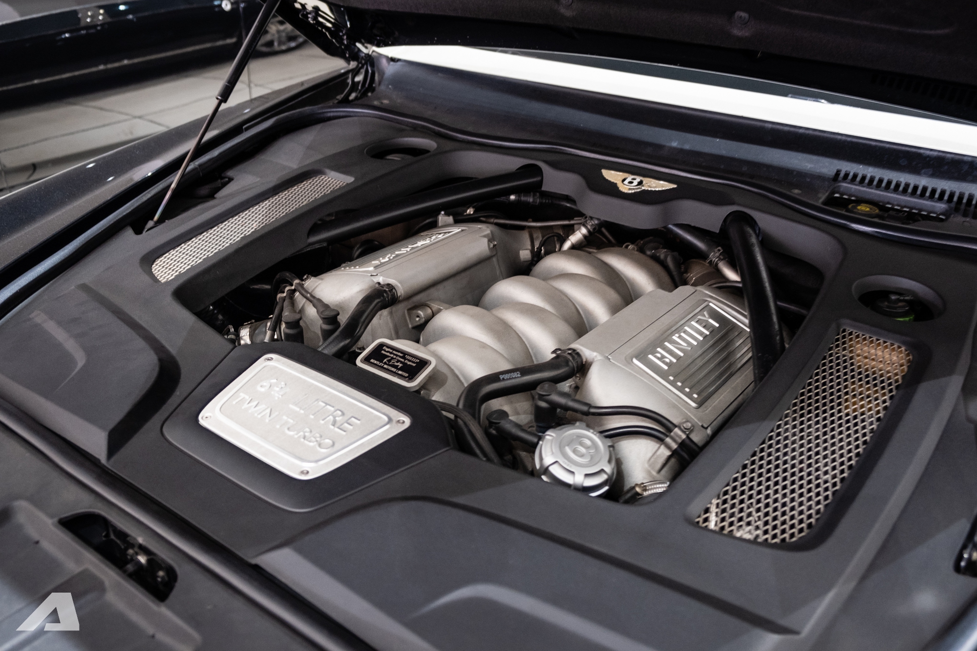 Rolls-Royce Ghost v&agrave; Bentley Mulsanne 15 tuổi b&aacute;n lại chỉ 5,5 tỷ đồng: Xe si&ecirc;u sang gi&aacute; thực tế chỉ ngang S-Class, 7-Series- Ảnh 9.